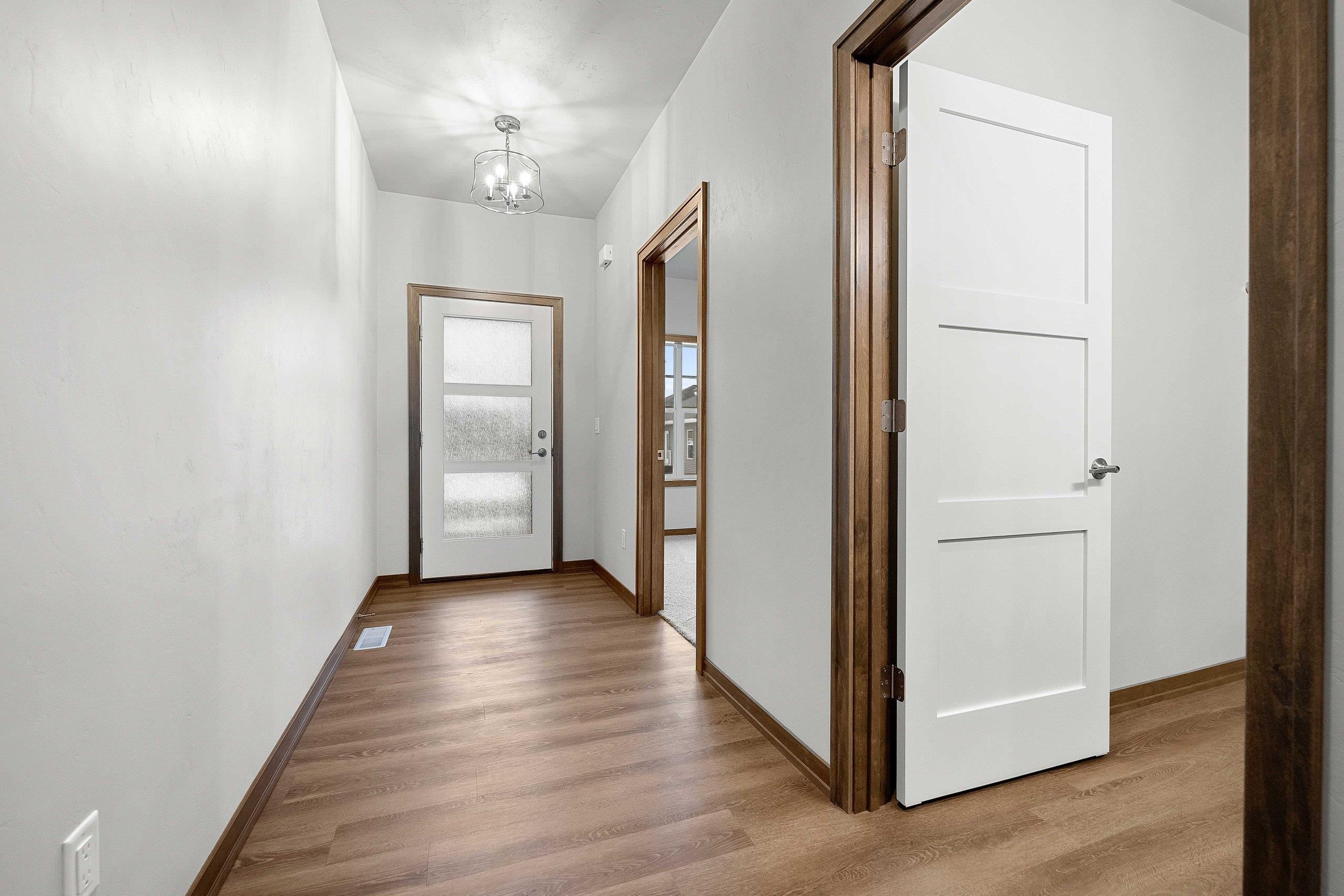 487 Papermill Circle Kimberly, WI 54136 - Photo 2 of 41