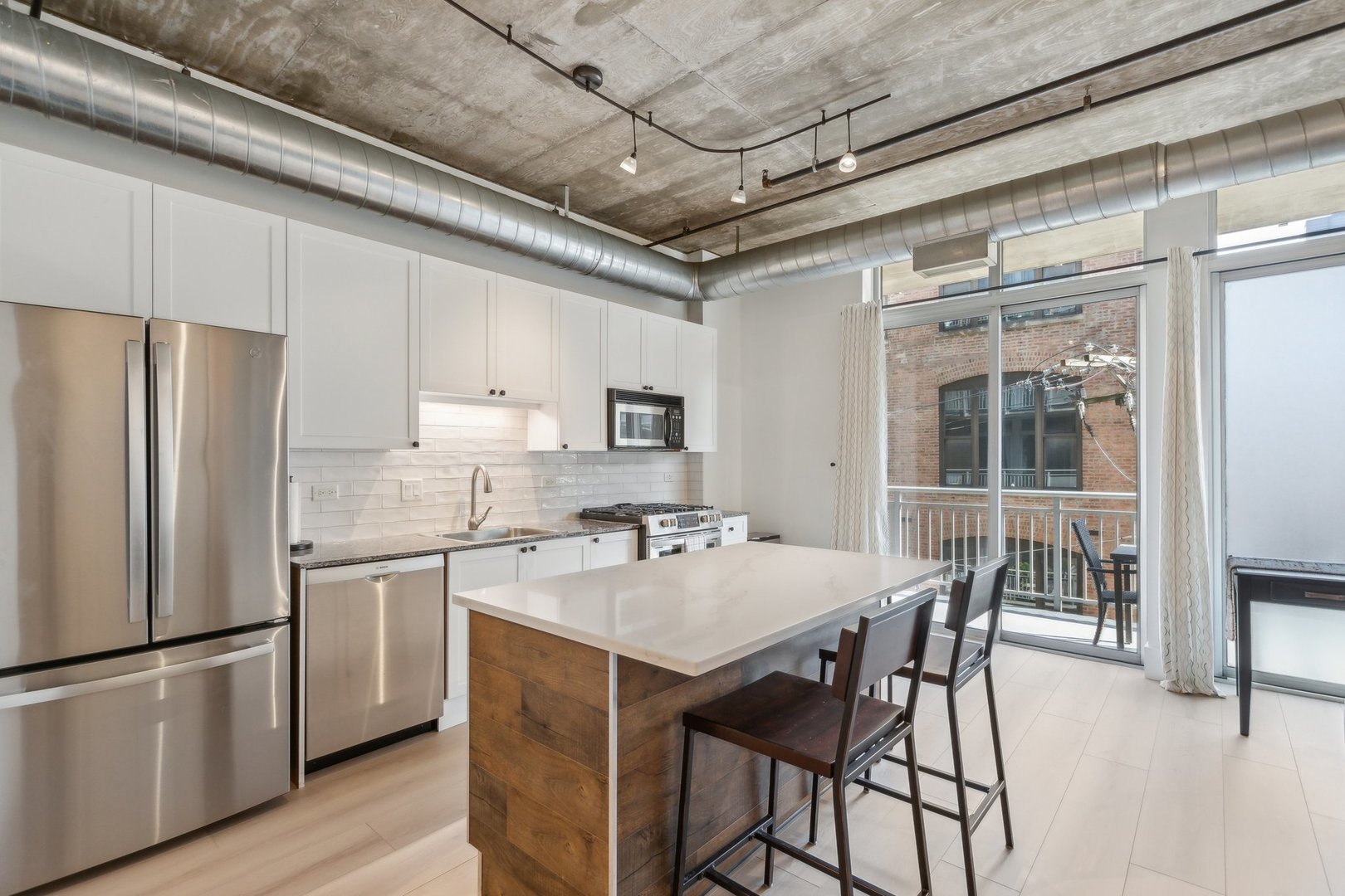 111 South Morgan Street, Unit 422 Chicago, IL 60607 - Photo 4 of 28 Gallery Image 4