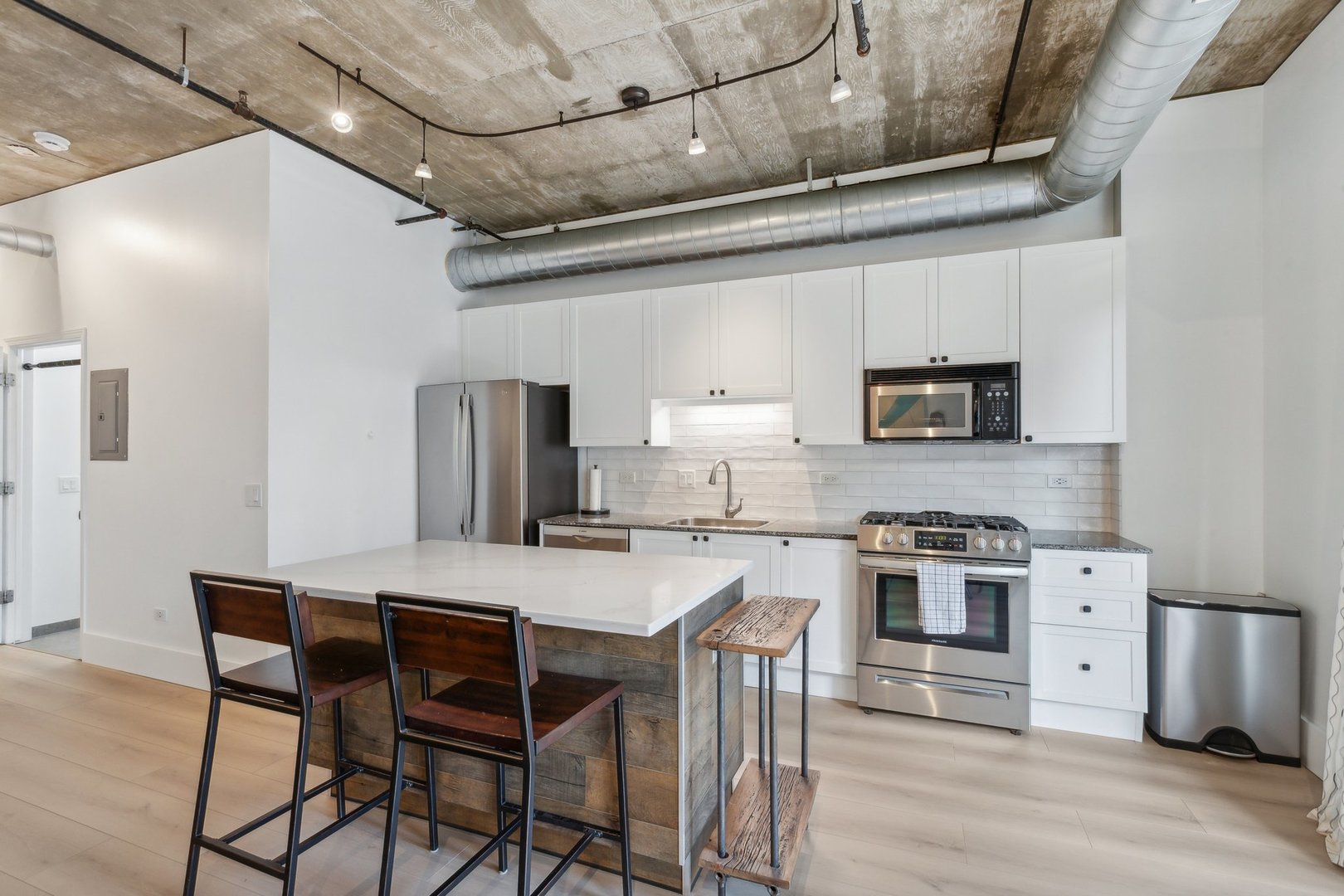 111 South Morgan Street, Unit 422 Chicago, IL 60607 - Photo 5 of 28 Gallery Image 5