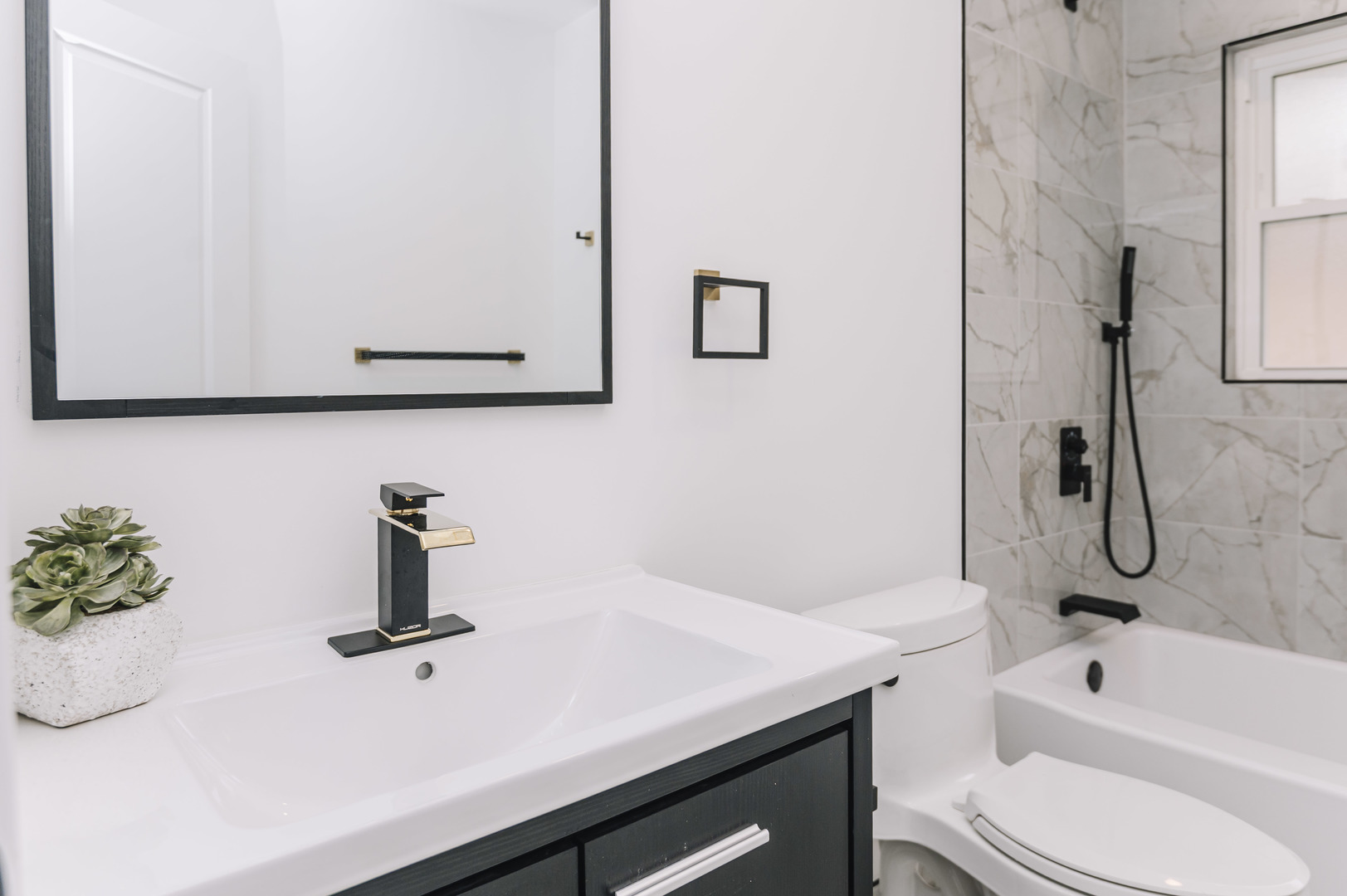 6800 97th Street Oak Lawn, IL 60453 - Photo 14 of 18 a bathroom with a sink toilet and shower