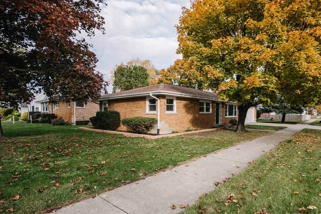 $389,000 | 6800 97th Street, Oak Lawn, IL 60453