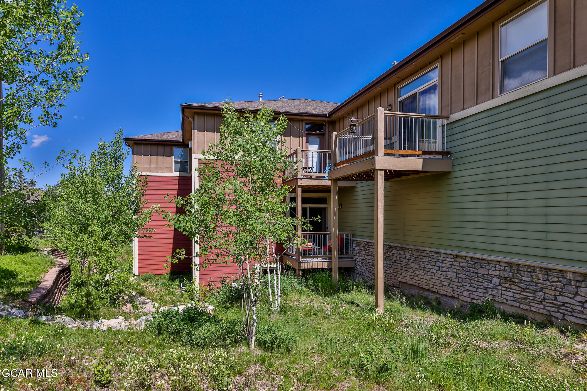 175 Gcr 8340, Unit 1 Fraser, CO 80442 - Photo 27 of 28 a backyard of a house with plants and tree