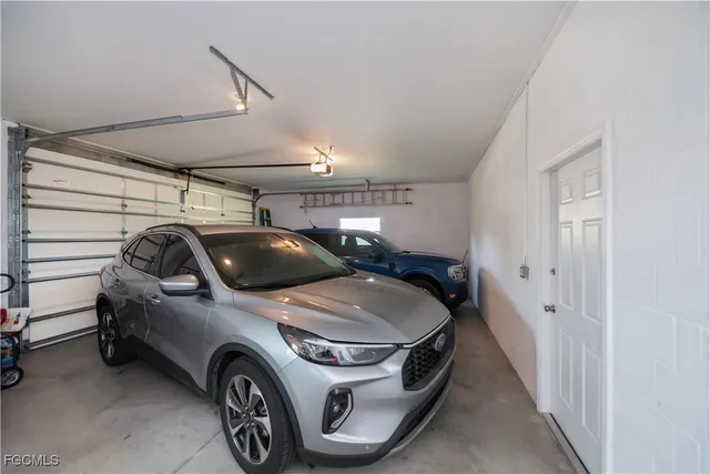 $675,500 | 18110 Traverse Drive, Alva, FL 33920