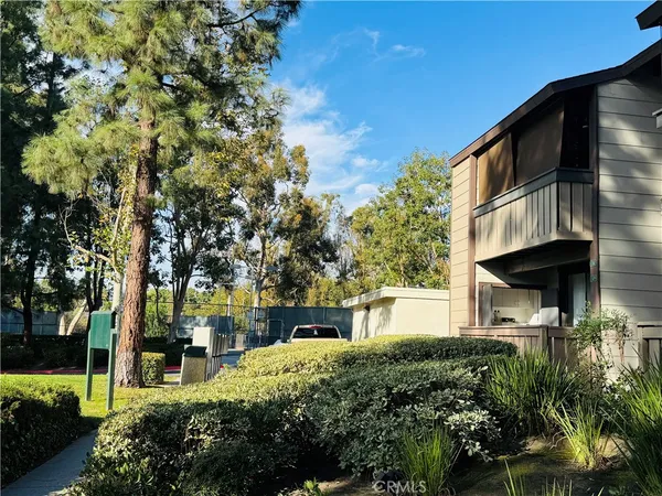 $2,350 | 20702 El Toro Road, Unit 309, Lake Forest, CA 92630