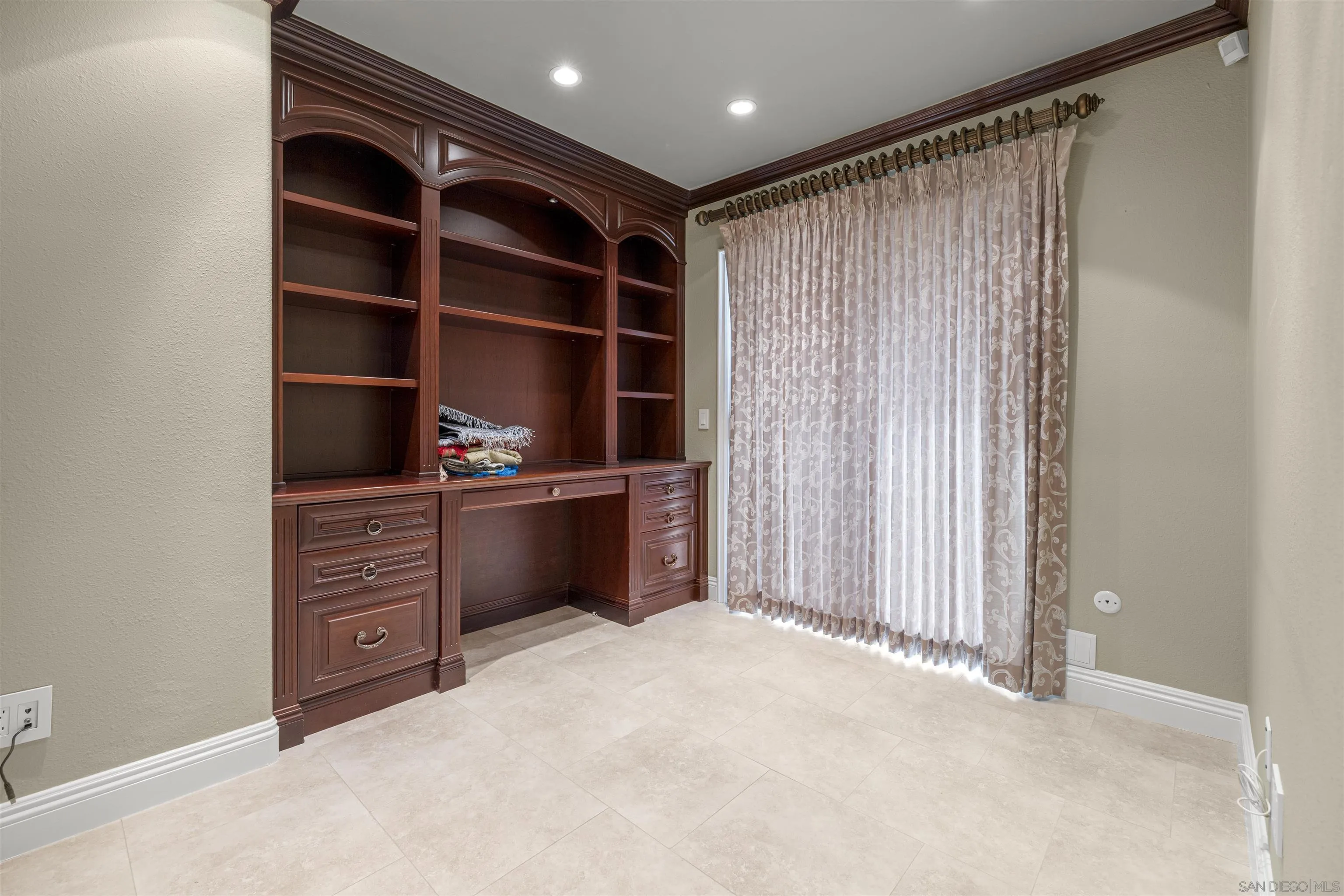 1315 Macadamia Drive Fallbrook, CA 92028 - Photo 29 of 59 a view of walk in closet and empty room