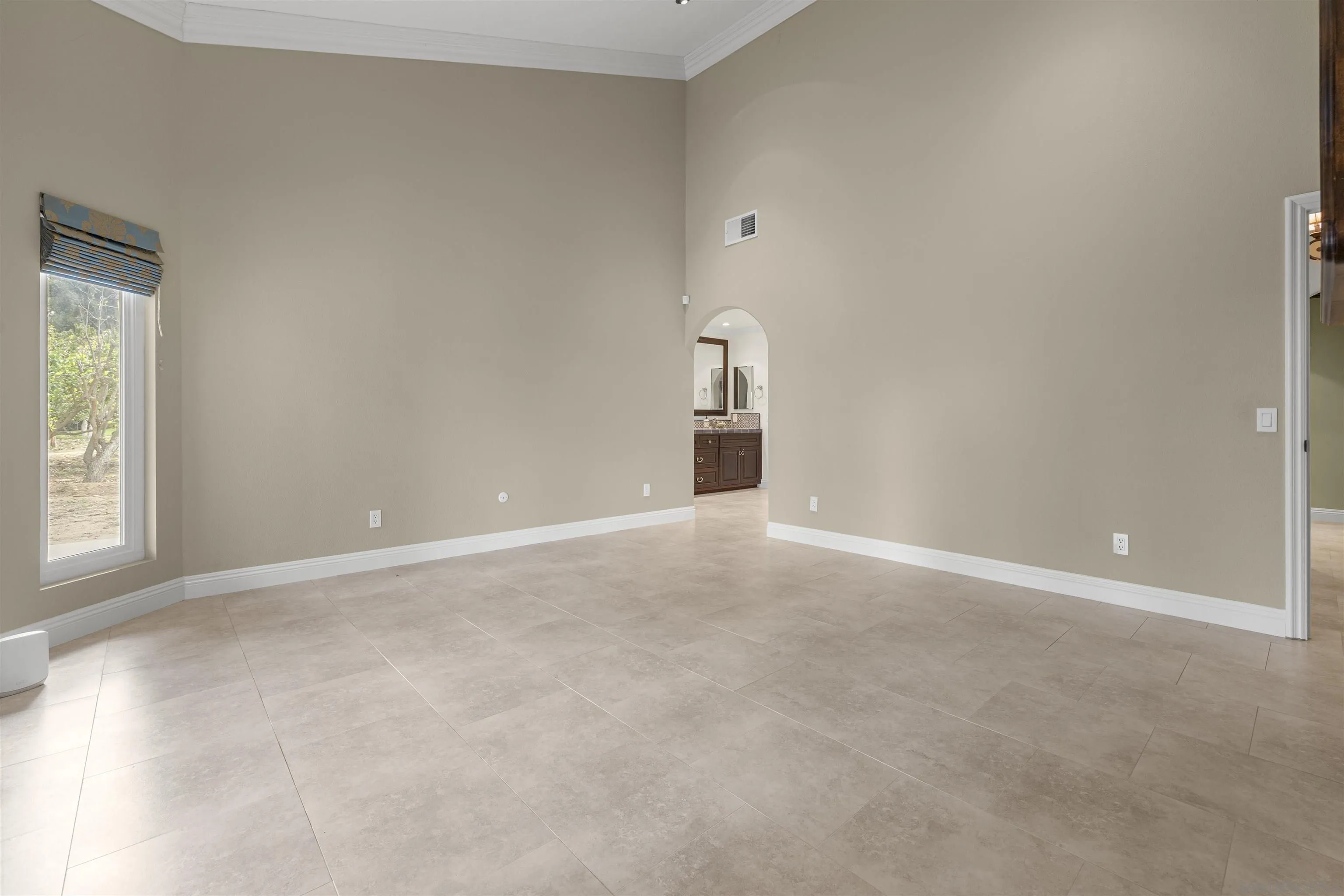 1315 Macadamia Drive Fallbrook, CA 92028 - Photo 31 of 59 an empty room with windows and closet