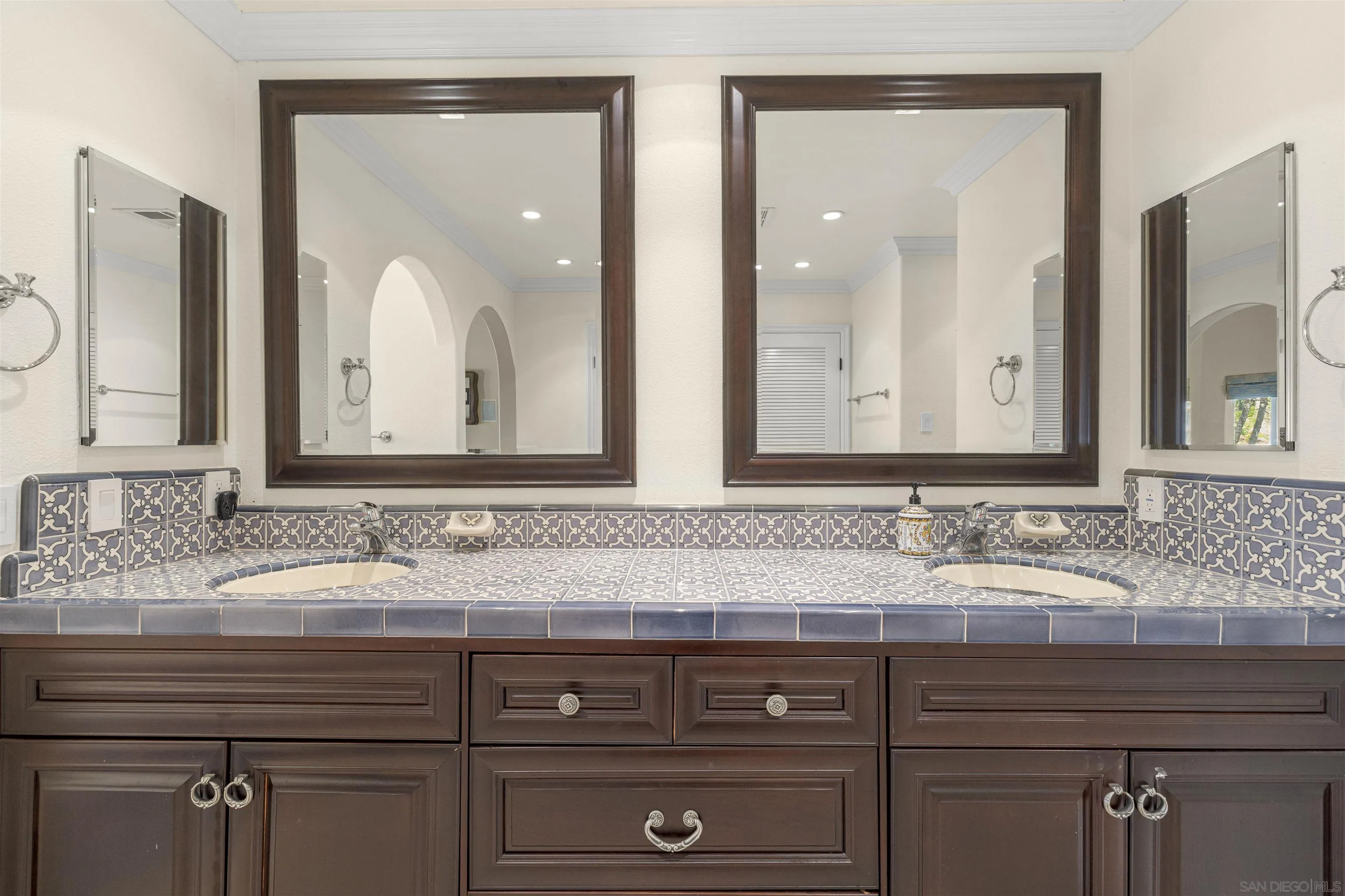 1315 Macadamia Drive Fallbrook, CA 92028 - Photo 33 of 59 a bathroom with double vanity sinks and a mirror