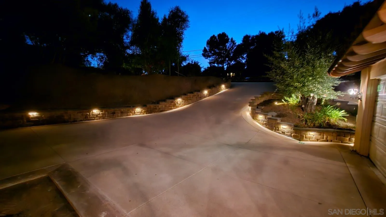 1315 Macadamia Drive Fallbrook, CA 92028 - Photo 56 of 59 a view of a fountain in a room