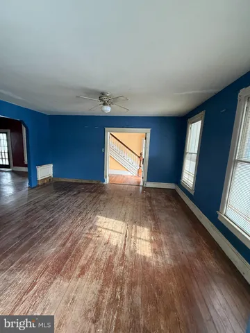 a view of empty room with window