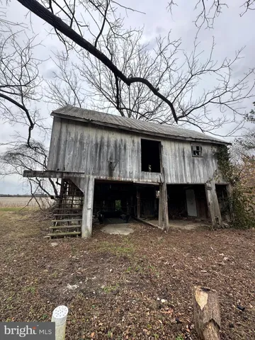 a view of a house with a yard and roof