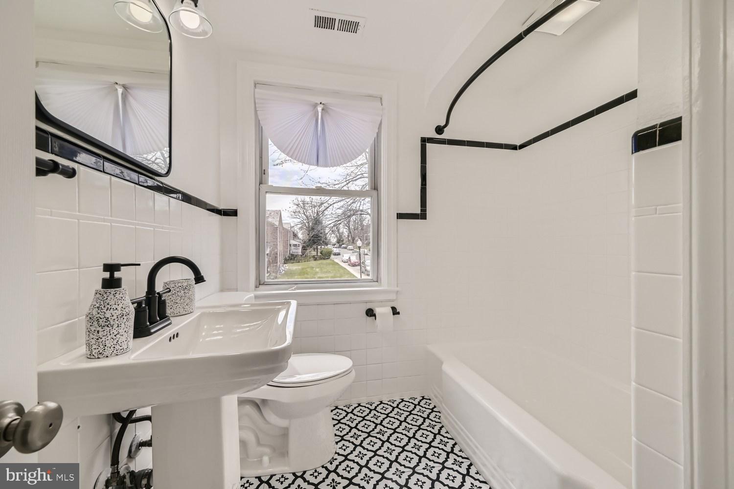 1108 Andover Road Baltimore, MD 21218 - Photo 13 of 21