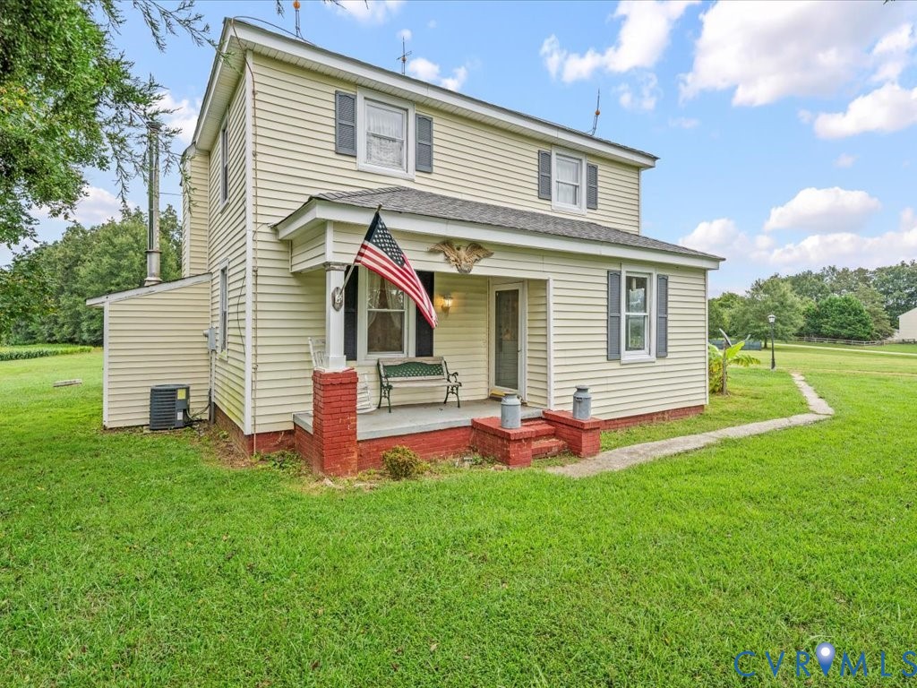 View of front facade with a front yard, a porch, a