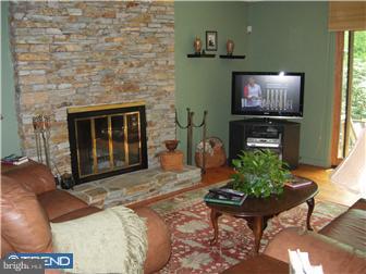 926 Scholl Road Pottstown, PA 19465 - Photo 4 of 12 Family Room