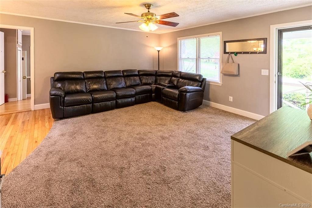 427 Kitchens Branch Road Sylva, NC 28779 - Photo 11 of 27 a living room with furniture