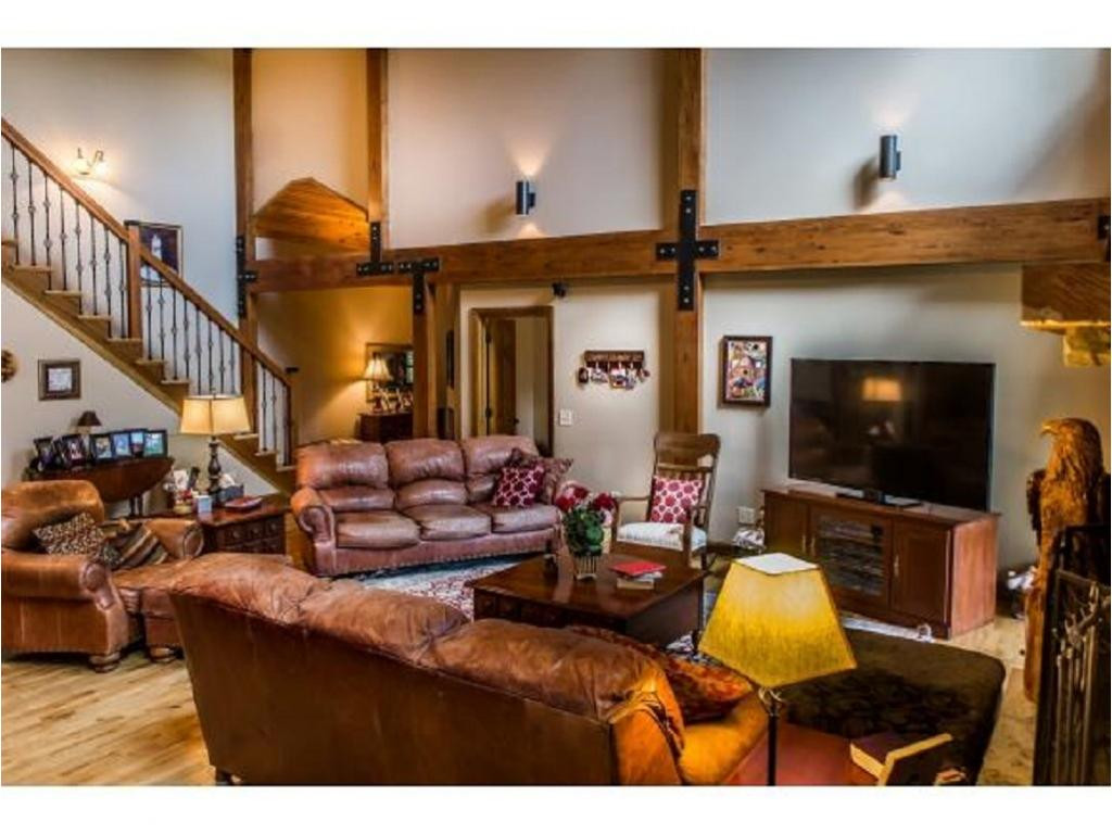 285 Claude Simmons Road Johnson City, TN 37604 - Photo 3 of 33 Living Room