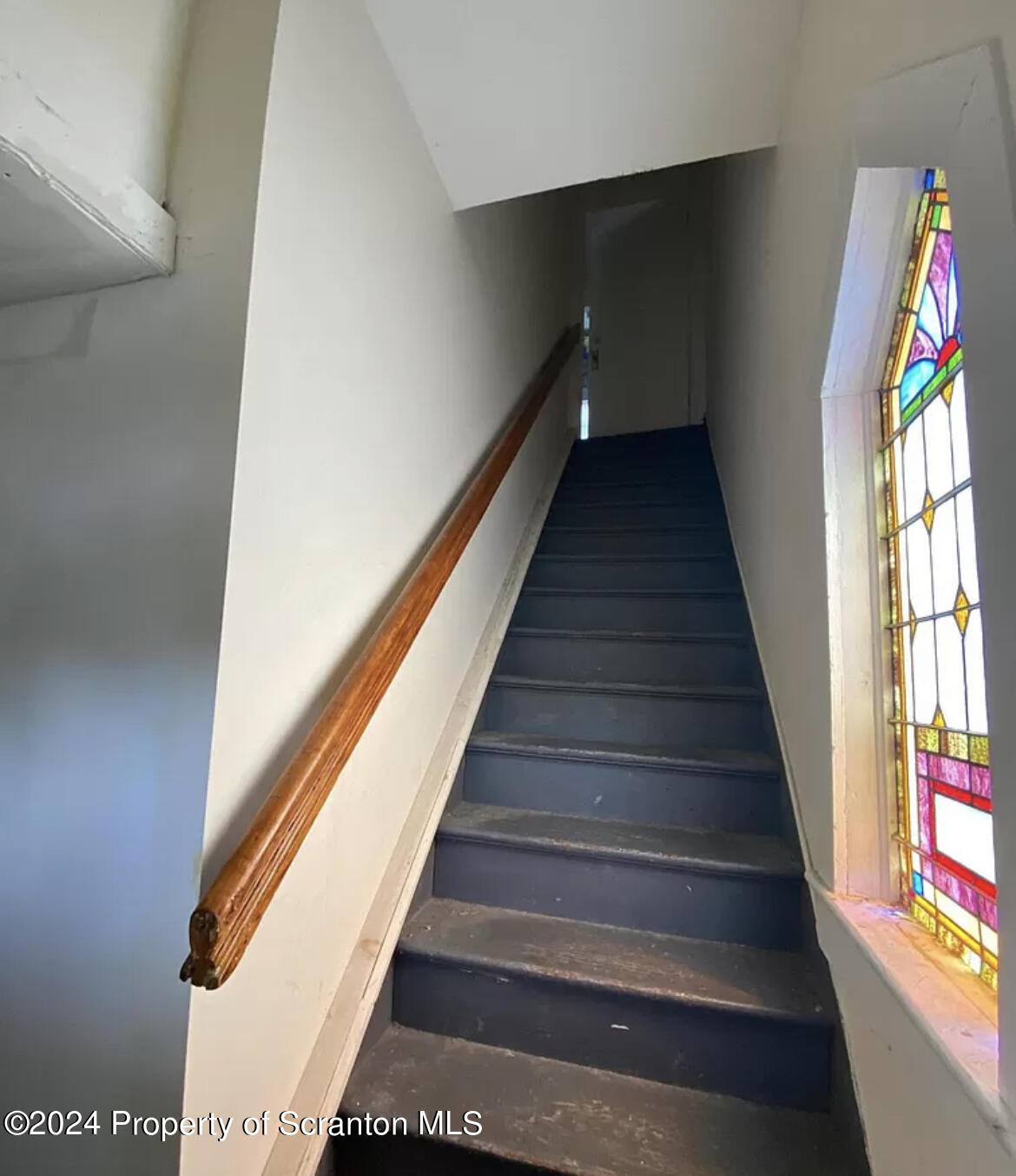 42 Mill Street, Unit 2 Dallas, PA 18612 - Photo 3 of 13 461BD2D3-11C7-44DA-B6A7-A498F36515EA