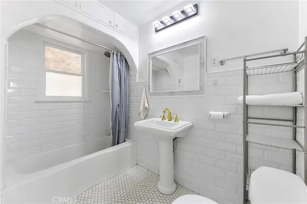 $1,080,000 | 1060 East Rte 66, Glendora, CA 91740