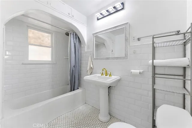 $1,080,000 | 1060 East Rte 66, Glendora, CA 91740