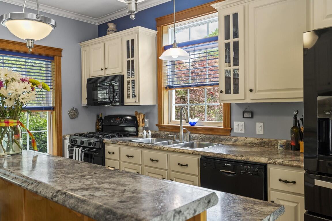 29 Wiscasset Road Boothbay, ME 04537 - Photo 13 of 57 12