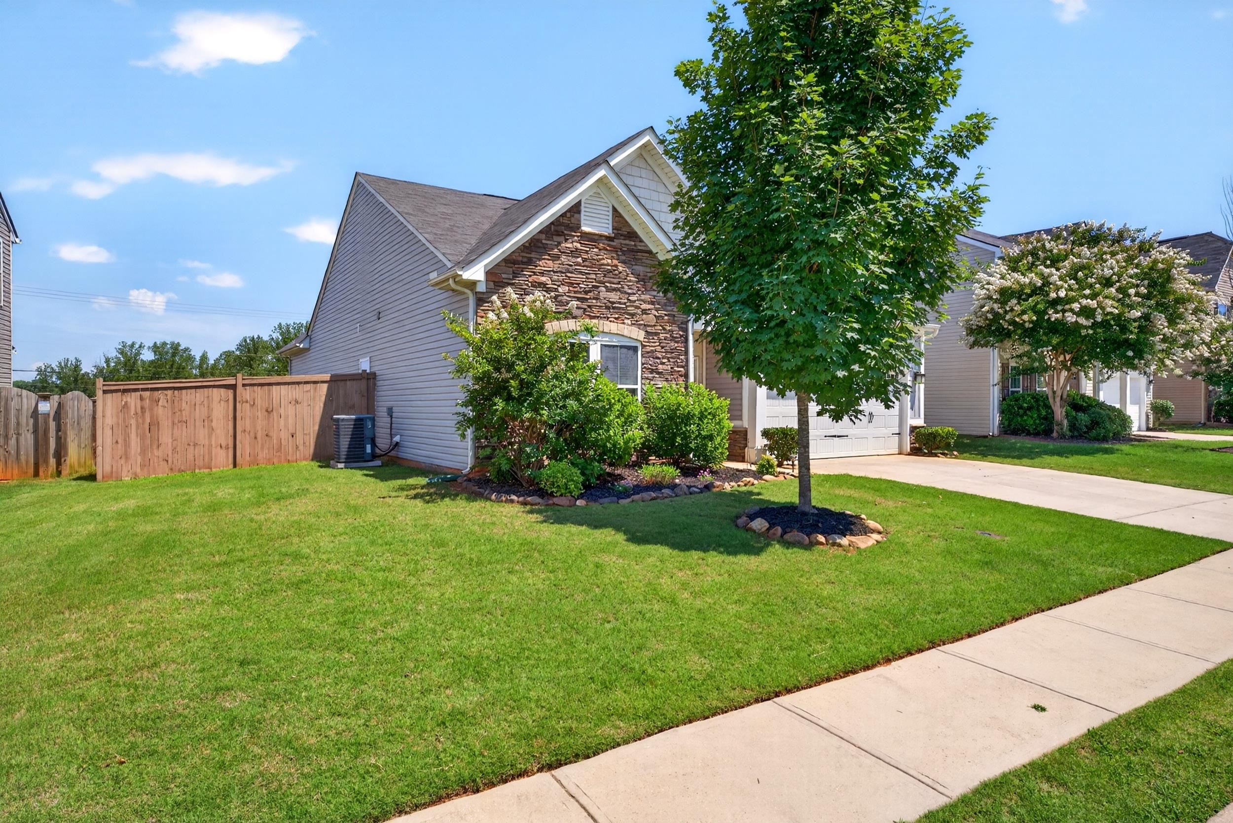 316 Bucklebury Road Greer, SC 29651 - Photo 2 of 42