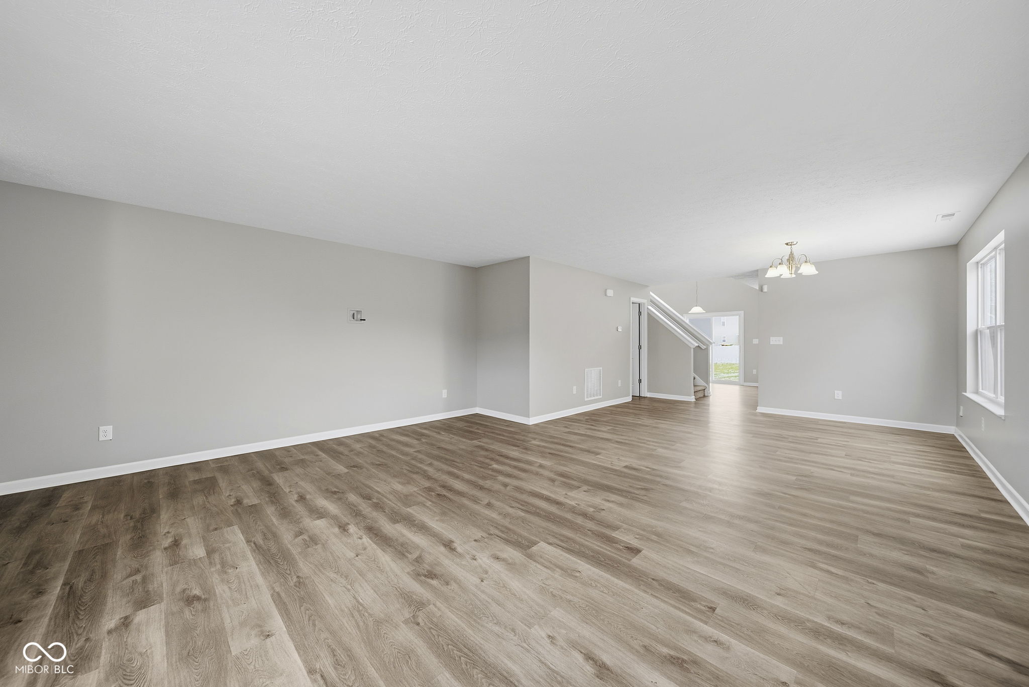 6427 Paramount Springs Drive Anderson, IN 46013 - Photo 4 of 46