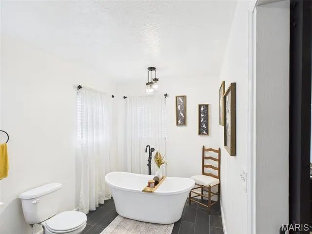 $499,900 | Undisclosed Address, Laquey, MO 65534