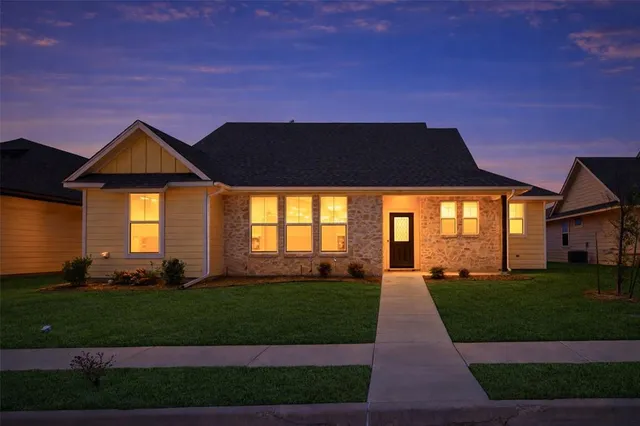 $360,000 | 113 King Arthur Court, Glen Rose, TX 76043