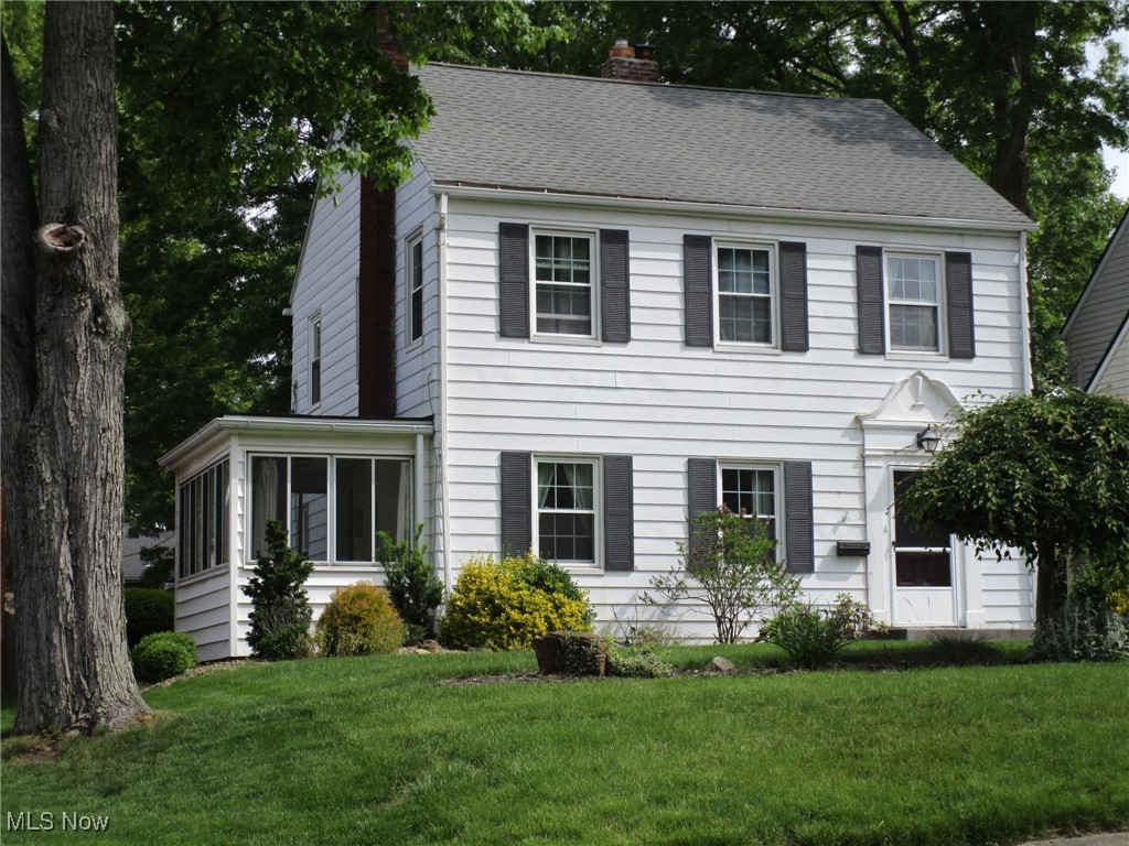 134 Ridgewood Drive Youngstown, OH 44512 - Photo 1 of 29 Great Curb Appeal shows for this Classic Colonial