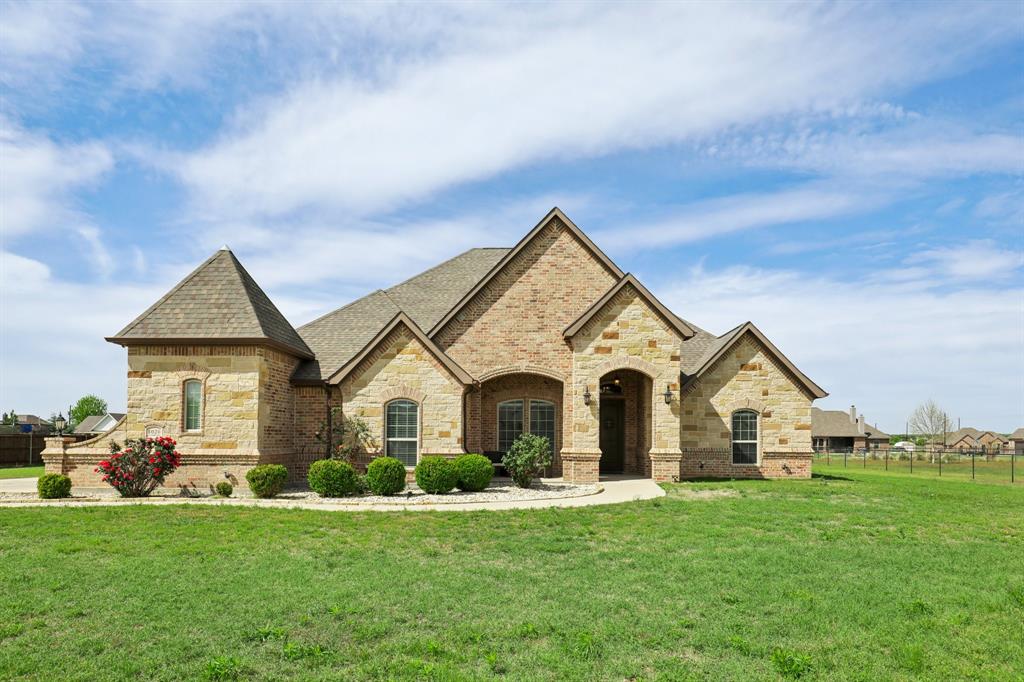 1020 Jesse James Lane Springtown, TX 76082 - Photo 4 of 38