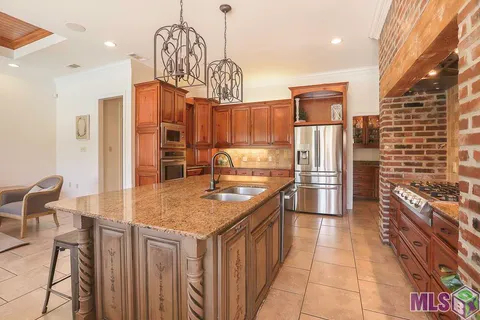 $725,000 | 36448 Lake Bend Avenue, Prairieville, LA 70769