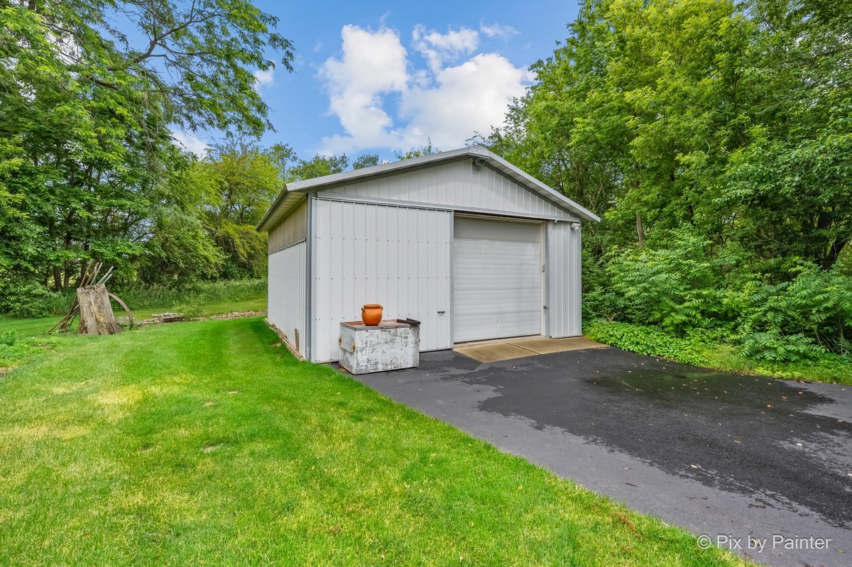 9901 Fox Bluff Lane Spring Grove, IL 60081 - Photo 3 of 44