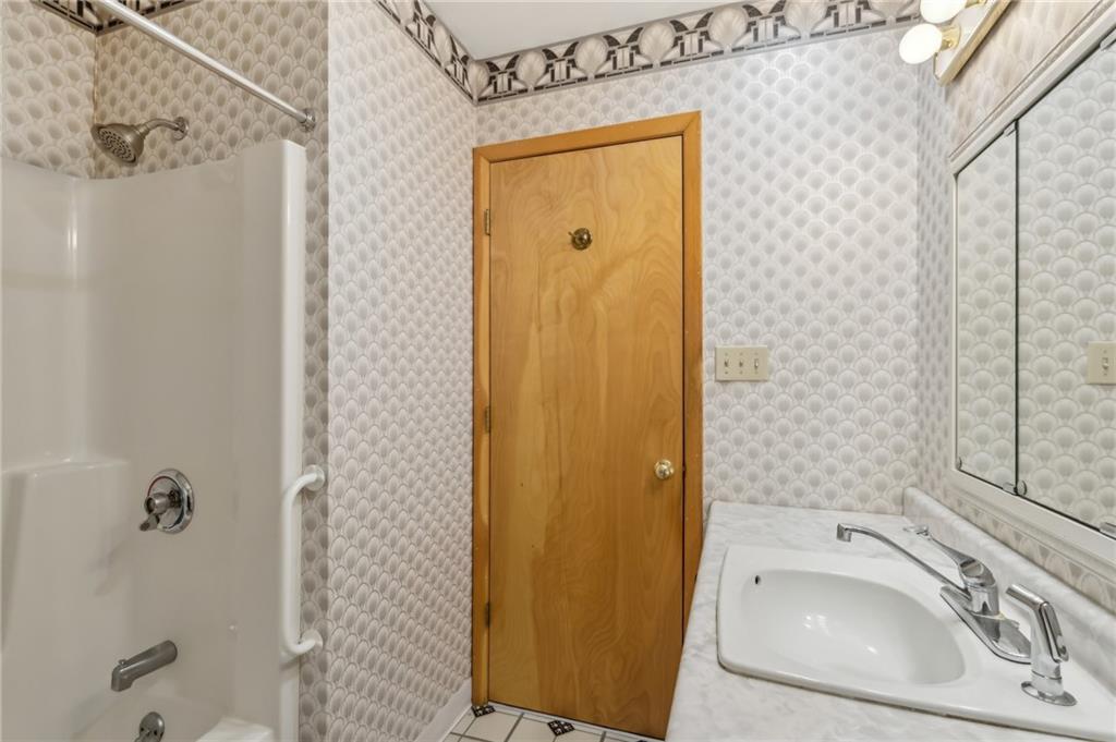 402 Woodside Road Pittsburgh, PA 15221 - Photo 18 of 50 Gallery Image 18