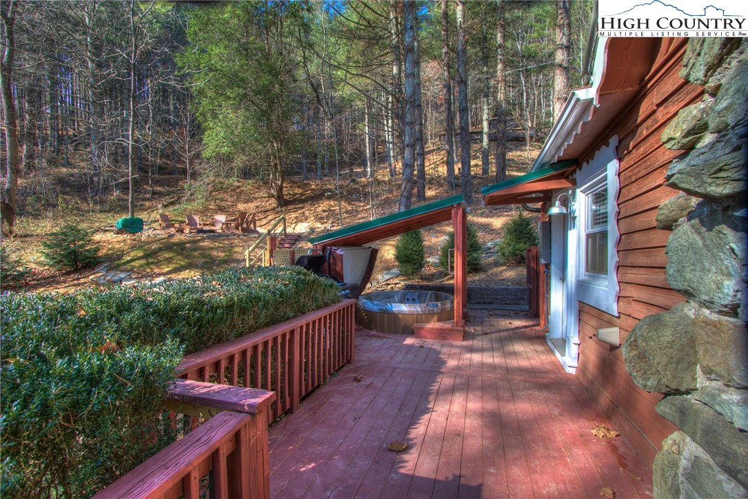 392 Old Danner Road Vilas, NC 28692 - Photo 3 of 3 a view of deck with wooden floor and fence