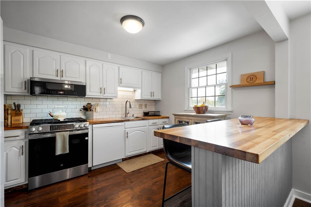 328 Fawcett Church Road Bridgeville, PA 15017 - Photo 6 of 30 Gallery Image 6