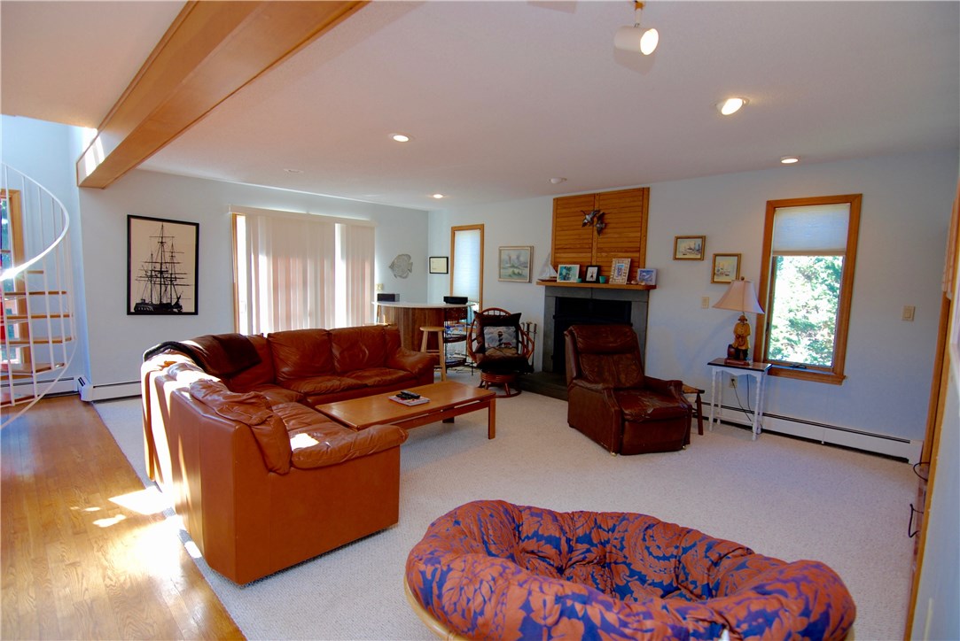 191 Shore Road Westerly, RI 02891 - Photo 8 of 21