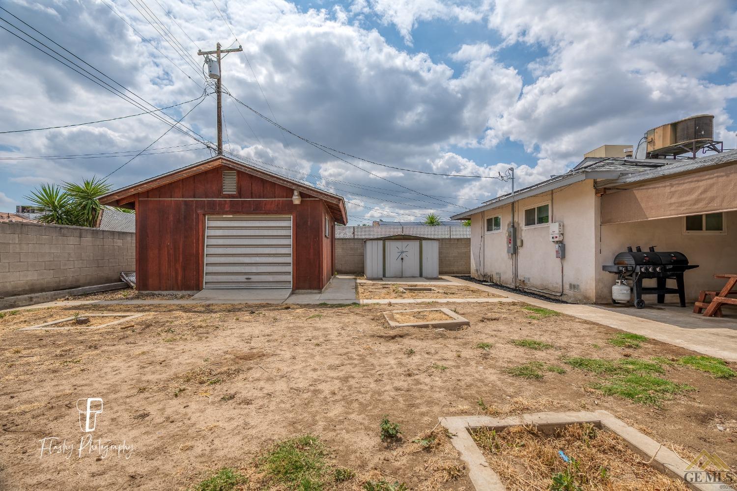 Undisclosed Address Bakersfield, CA 93304 - Photo 33 of 38 a big room with closet