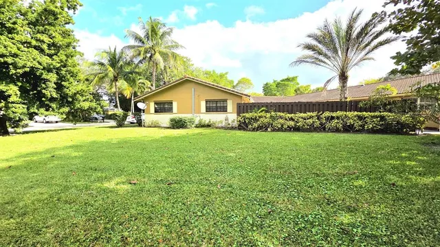 a view of a house with a yard