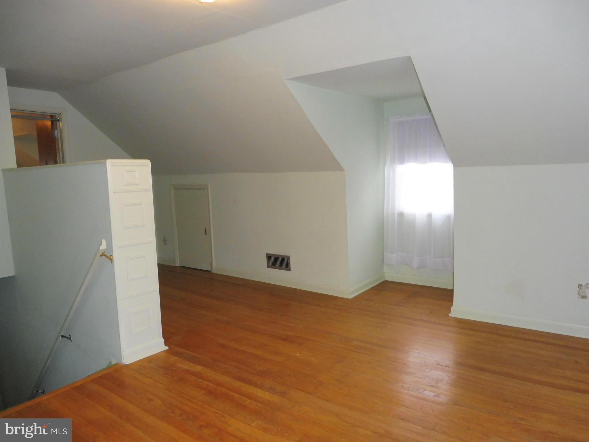 10310 Greentop Road Cockeysville, MD 21030 - Photo 21 of 30 Upper Level Stairway Landing