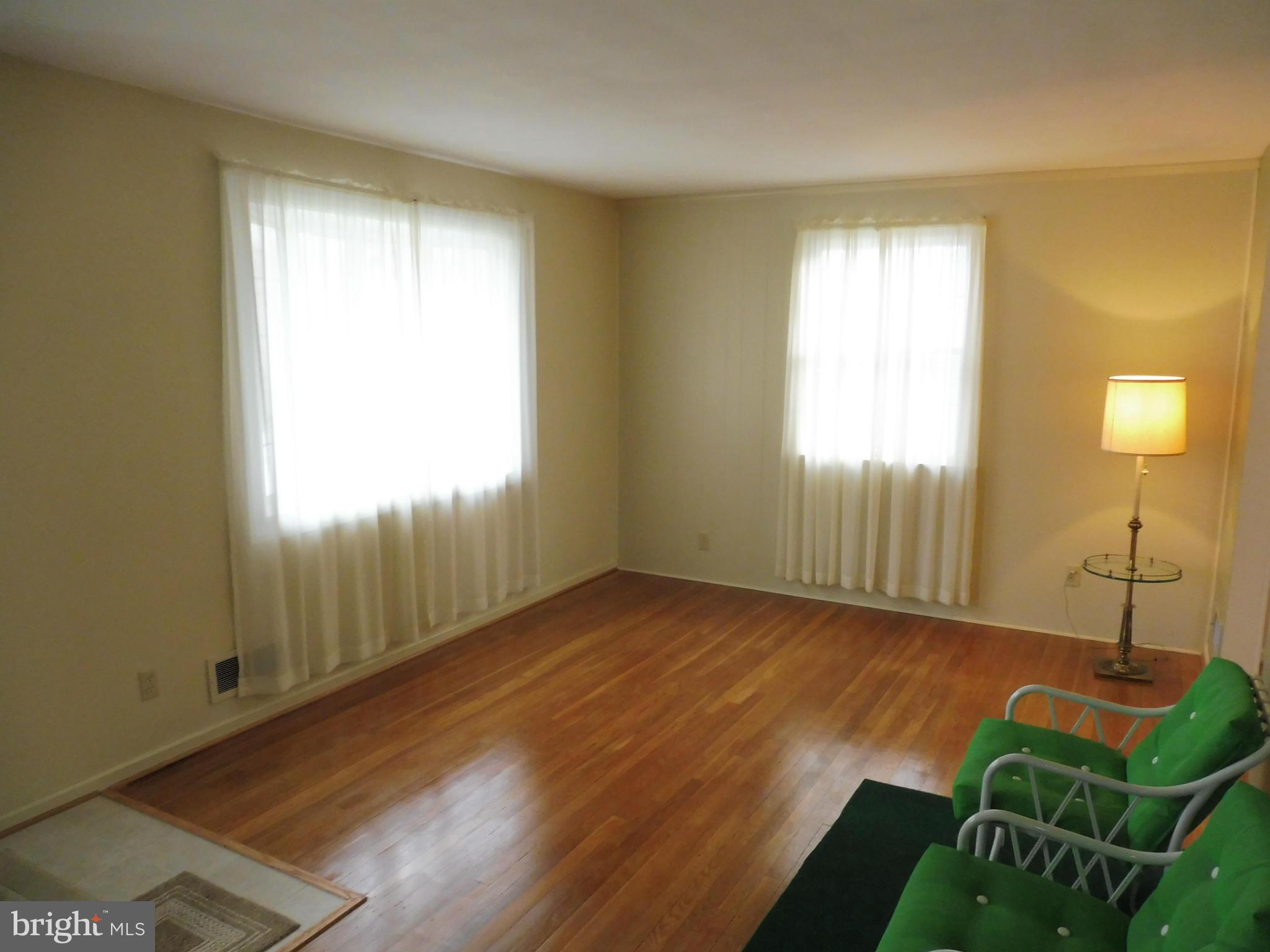 10310 Greentop Road Cockeysville, MD 21030 - Photo 9 of 30 Living Room