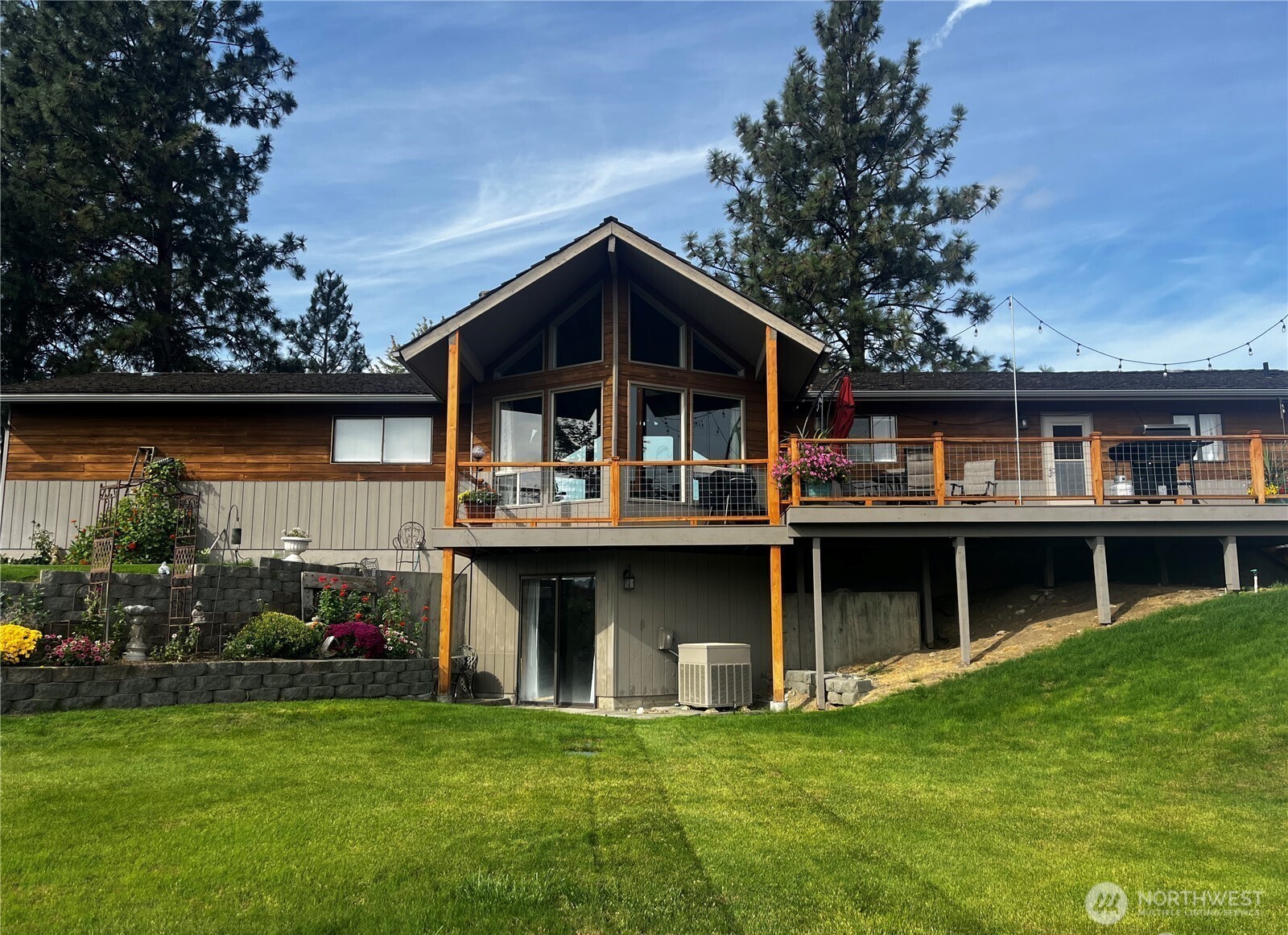 a view of an house with backyard space and balcony