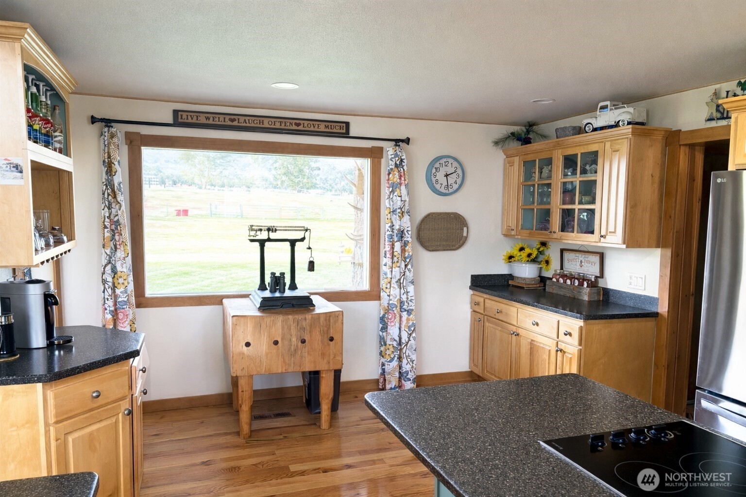 8 Mundinger Lane Omak, WA 98841 - Photo 12 of 37 a kitchen with stainless steel appliances granite countertop a stove and a refrigerator