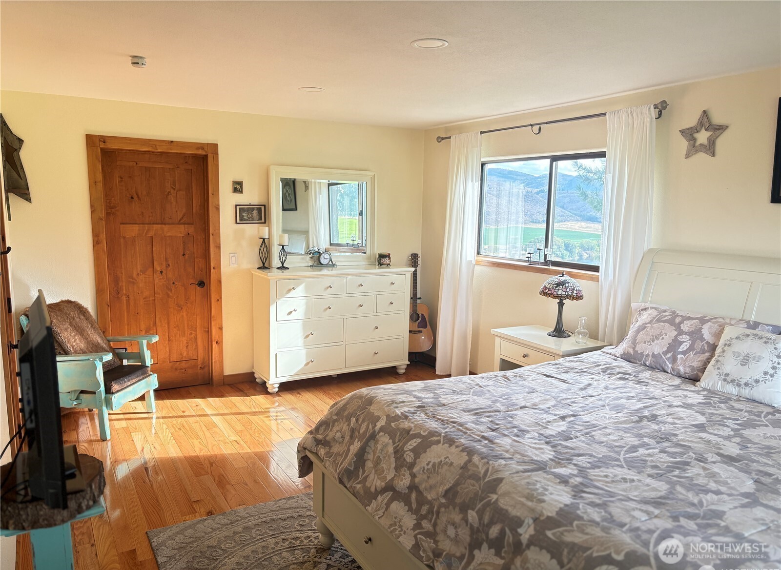 8 Mundinger Lane Omak, WA 98841 - Photo 14 of 37 a bedroom with a bed and wooden floor