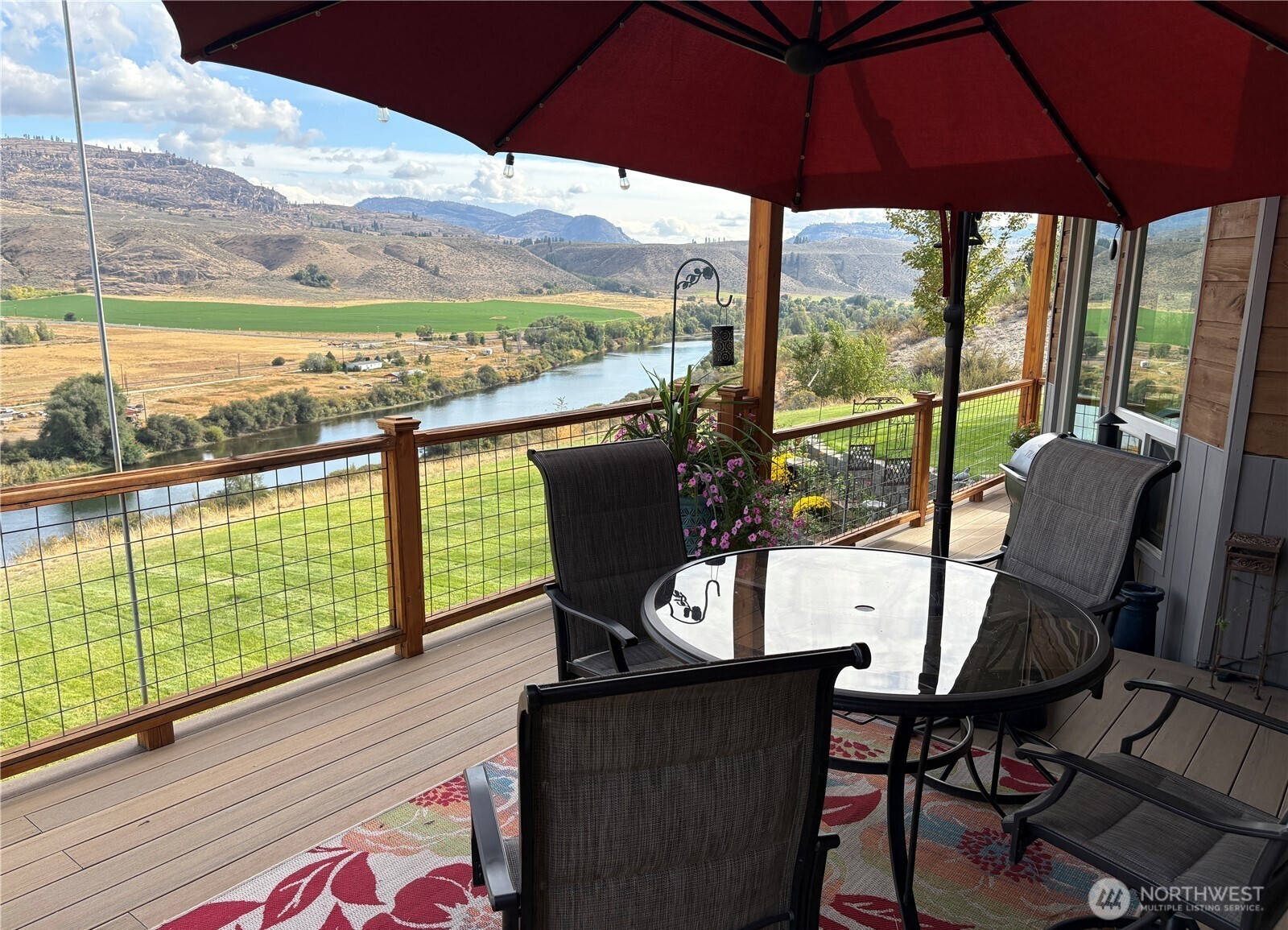 8 Mundinger Lane Omak, WA 98841 - Photo 29 of 37 a view of a chairs and table in the balcony