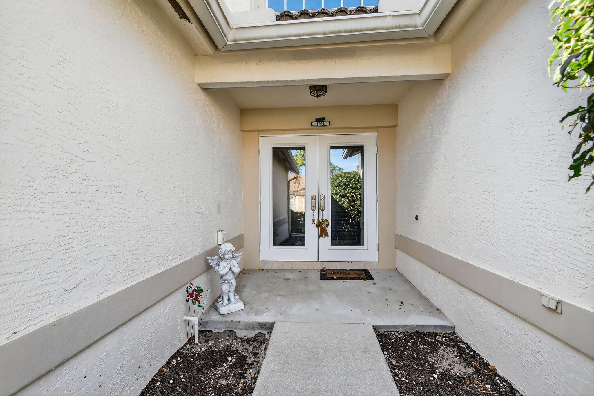 2725 Pointe Circle Greenacres, FL 33413 - Photo 3 of 68 47-web-or-mls-DSC_5024