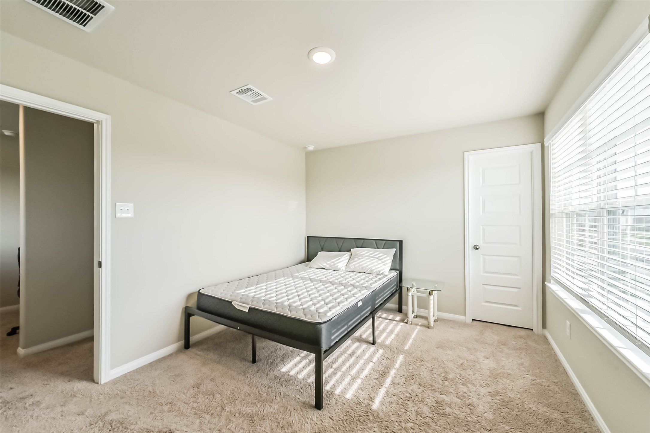 4907 Luke Matthew Drive Rosharon, TX 77583 - Photo 29 of 42 a room with furniture and window