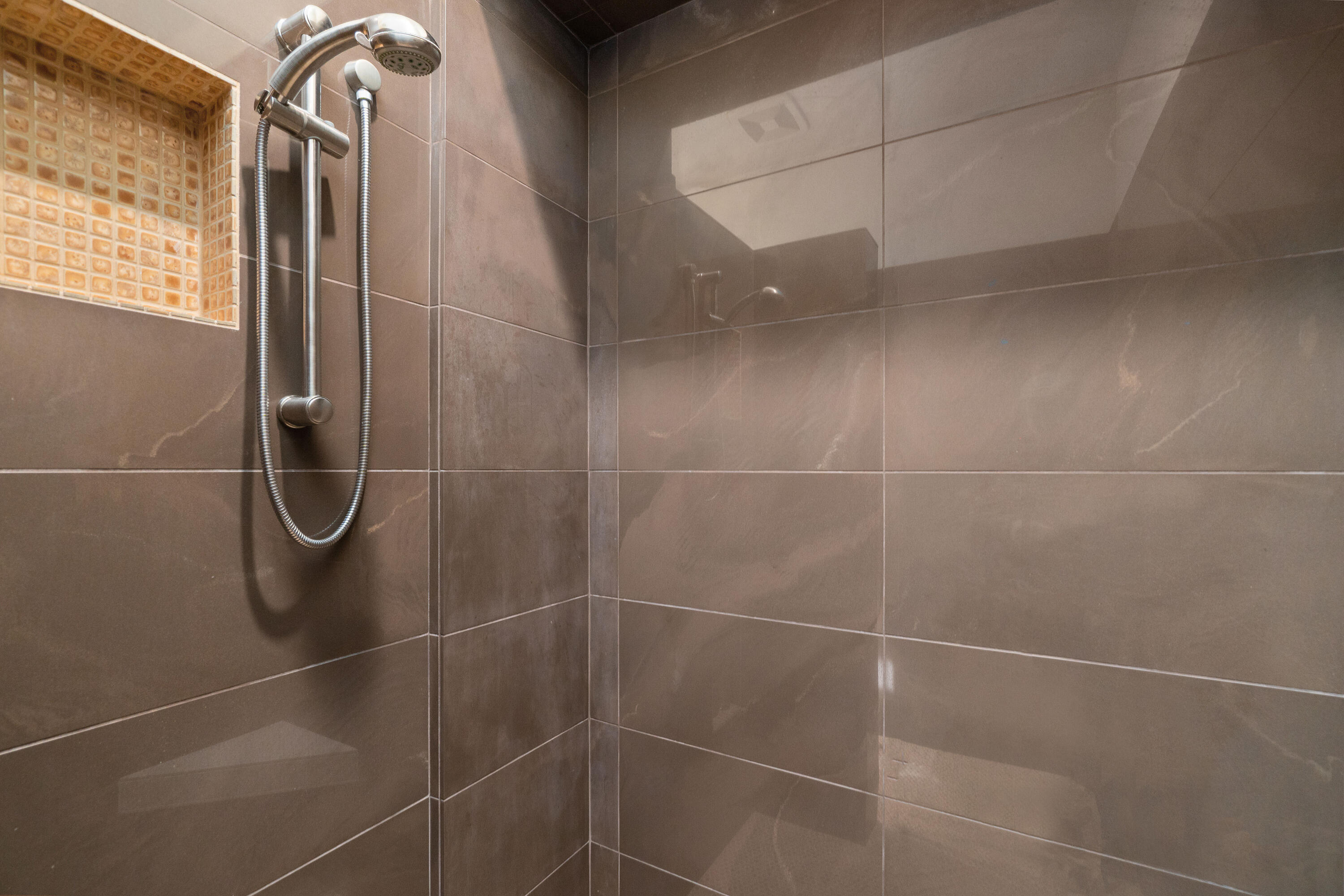 65904 Fazio Ln Bend Bend, OR 97701 - Photo 38 of 63 3rd En Suite Shower