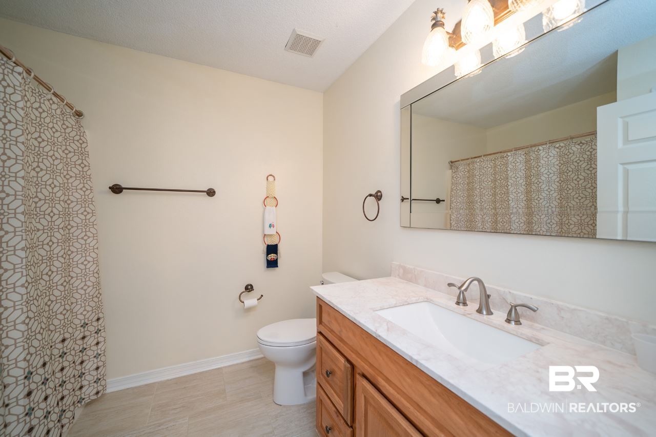 354 Manchester Lane Foley, AL 36535 - Photo 20 of 39 Guest Bathroom