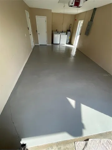 a view of a back yard