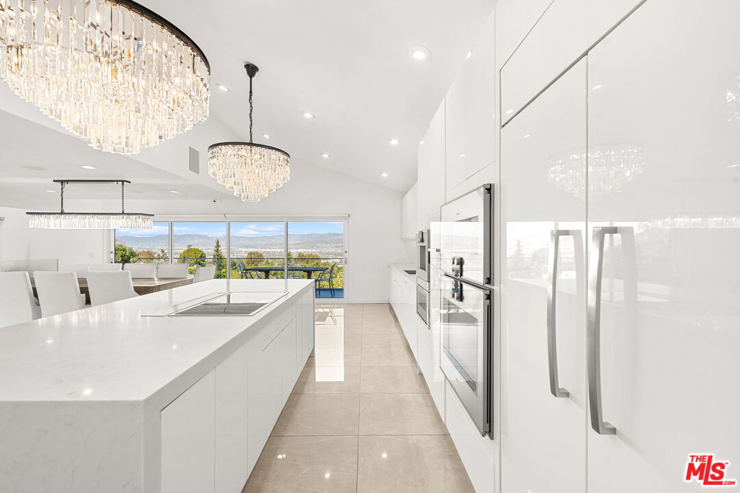 7377 Pyramid Place Los Angeles, CA 90046 - Photo 11 of 50