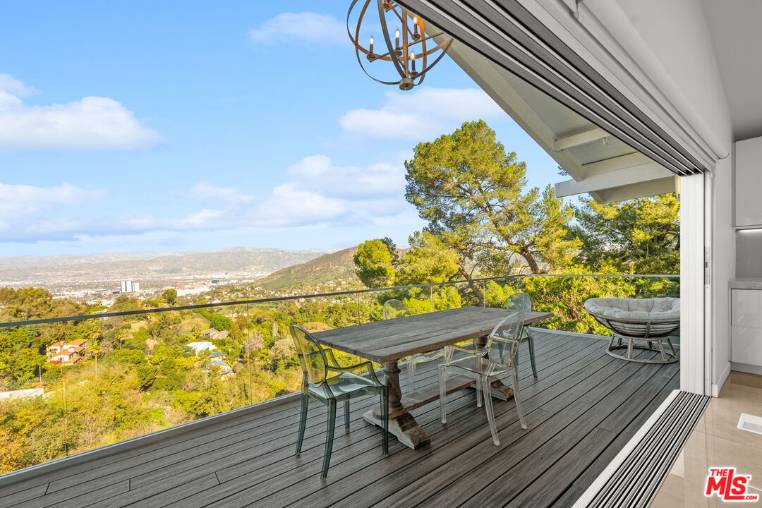 7377 Pyramid Place Los Angeles, CA 90046 - Photo 13 of 50